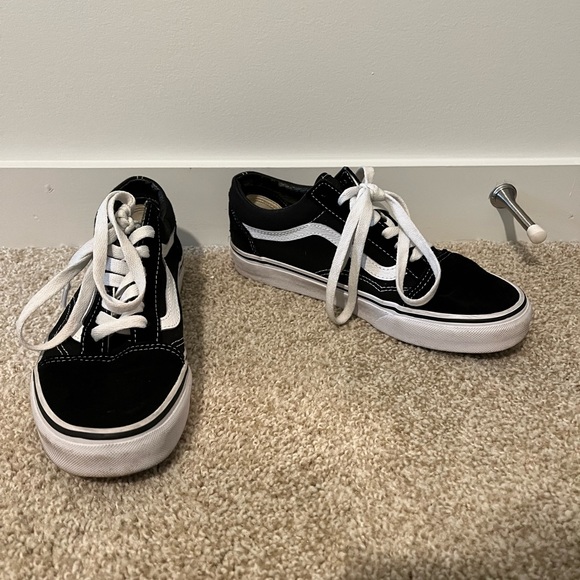 Black old skool vans - Picture 2 of 5